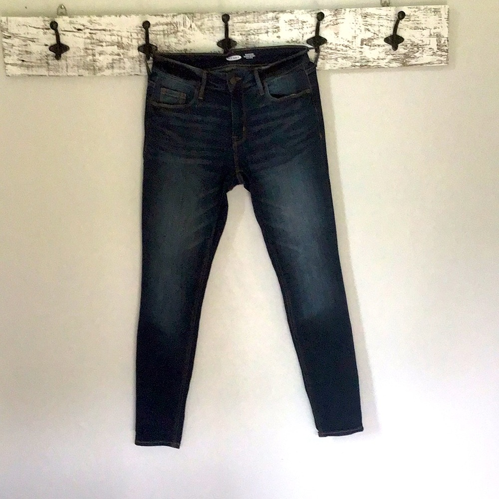 WOMENS OLD NAVY ROCKSTAR JEANS
